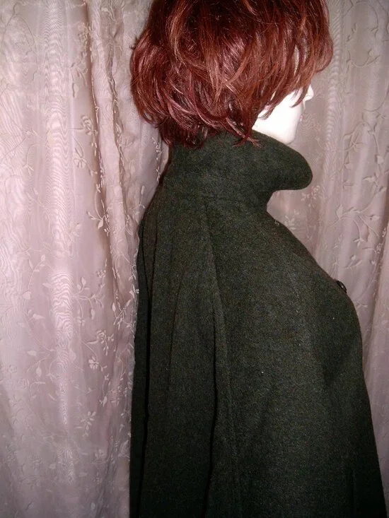 Moessmer Wool Green Vintage Walking Cape - Picture 4 of 17
